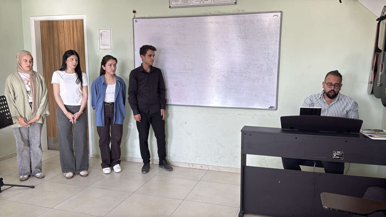 Semih öğretmen 9 gencin hayatına dokundu! Özlem’in yolu Konya’ya çıktı 3